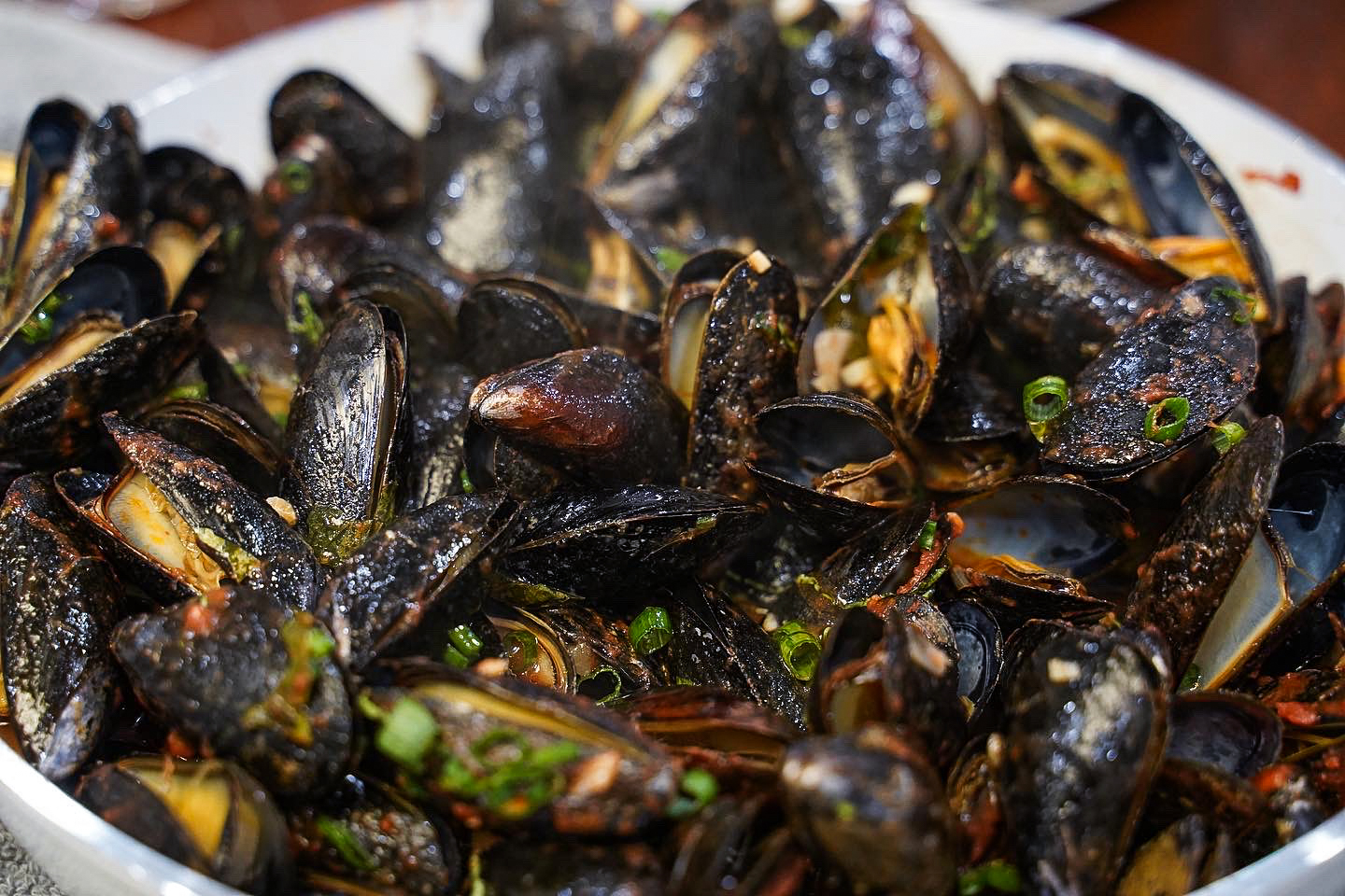 Steamed Mussels in White Wine and Tomato Sauce